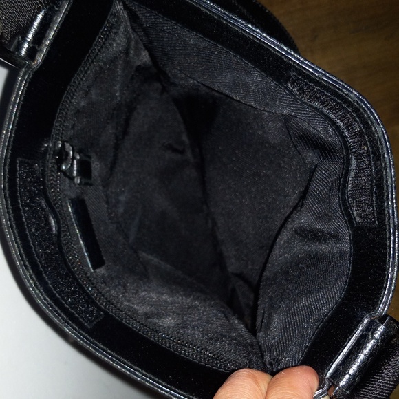 Authentic Gucci GG Monogram Supreme Messenger Crossbody Bag - Picture 6 of 8